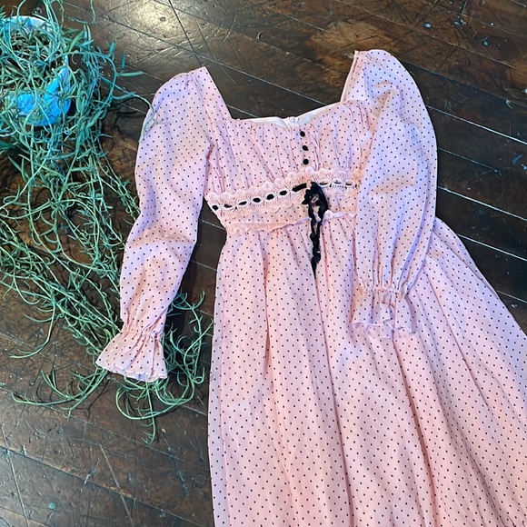 Pink Dot Vintage Sweetheart Neckline Empire Waist Cottage Fairy Dress - Picture 3 of 6